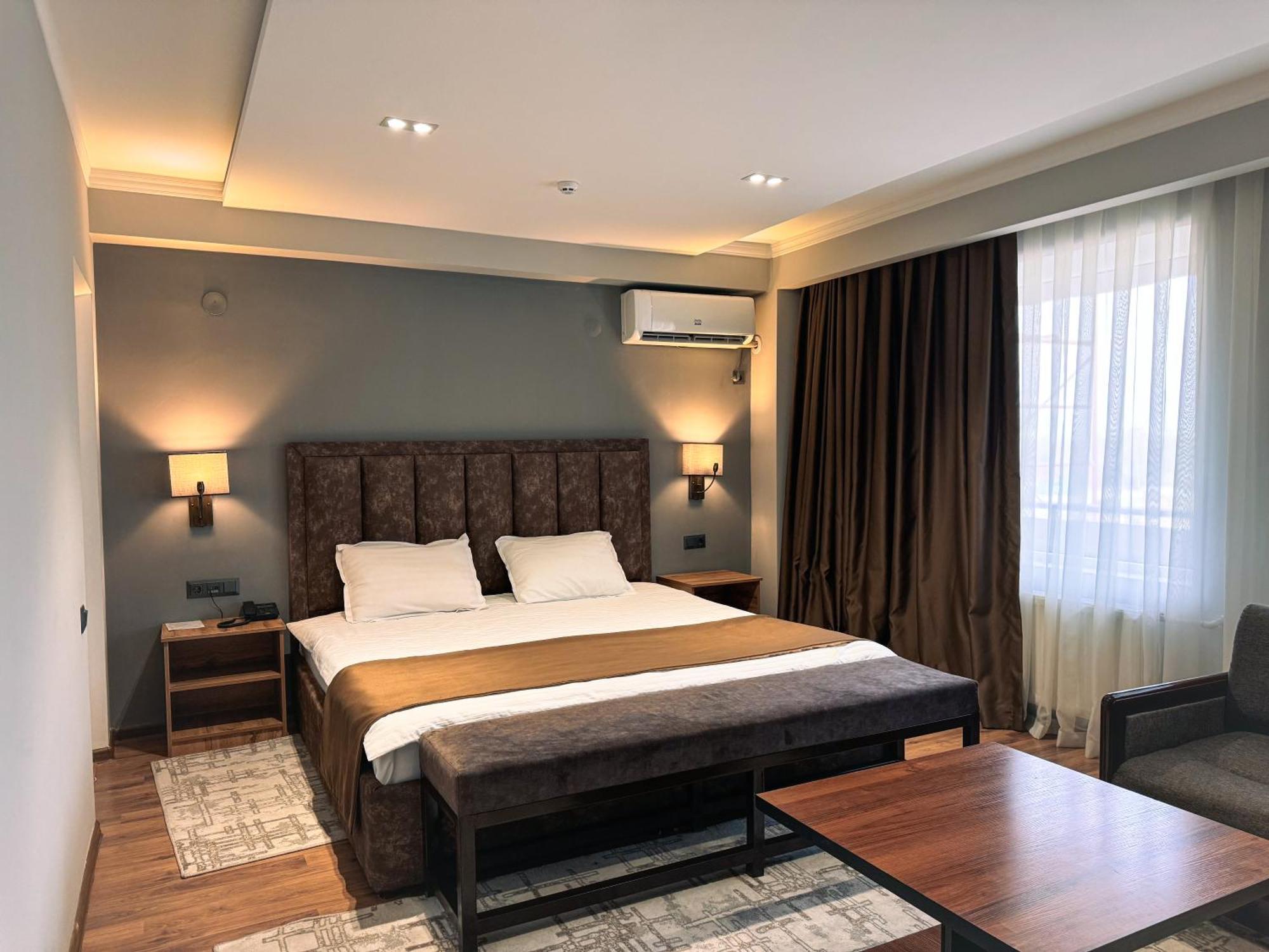 Ziyorat Luxury Hotel Fergana Kültér fotó