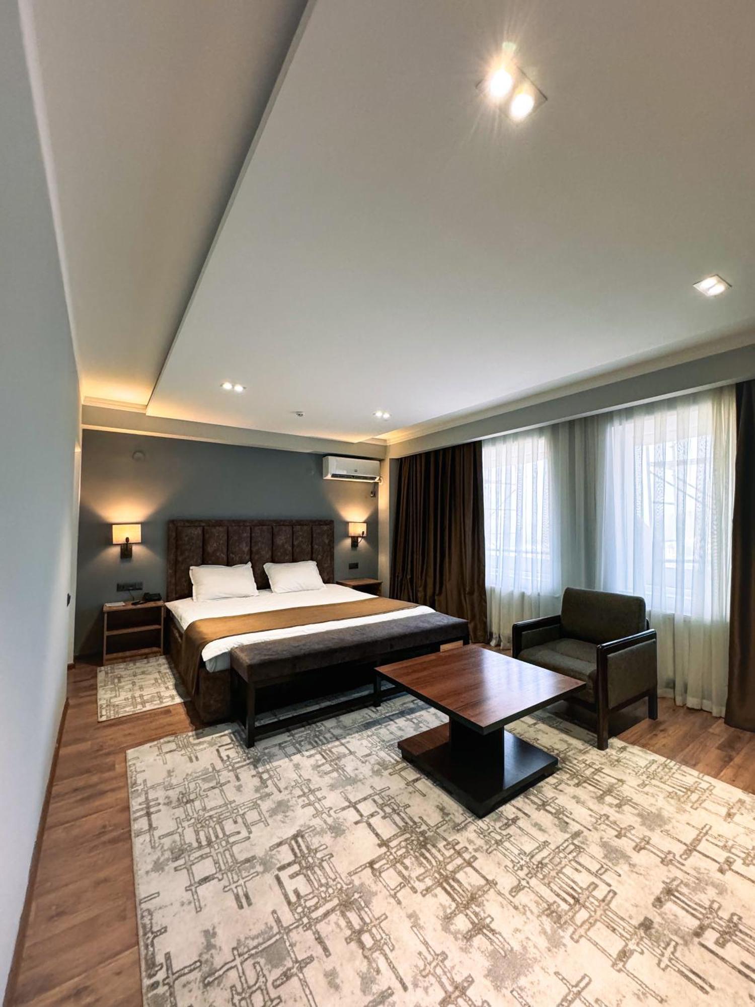 Ziyorat Luxury Hotel Fergana Kültér fotó