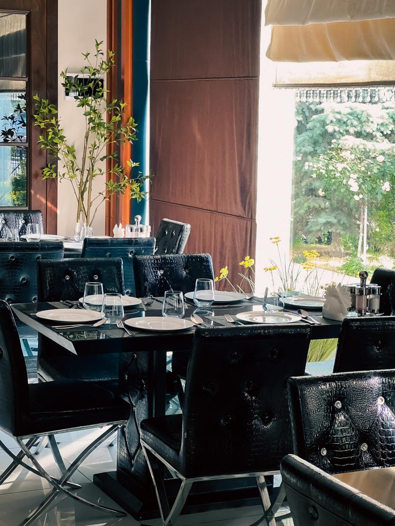 Ziyorat Luxury Hotel Fergana Kültér fotó