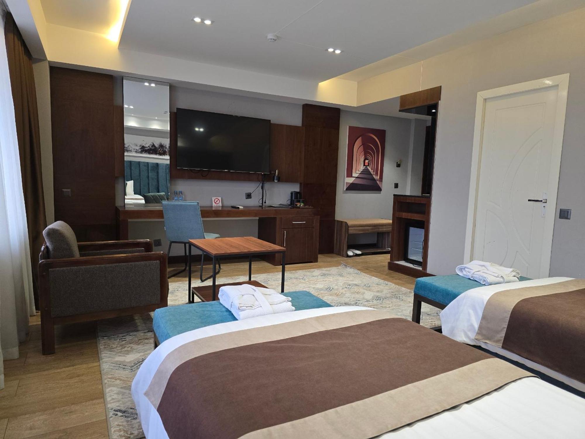 Ziyorat Luxury Hotel Fergana Kültér fotó