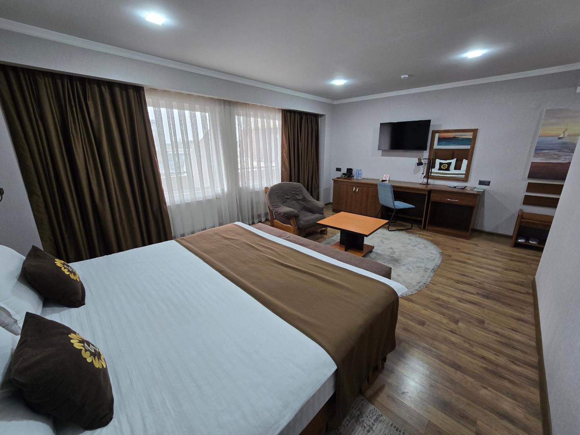 Ziyorat Luxury Hotel Fergana Kültér fotó