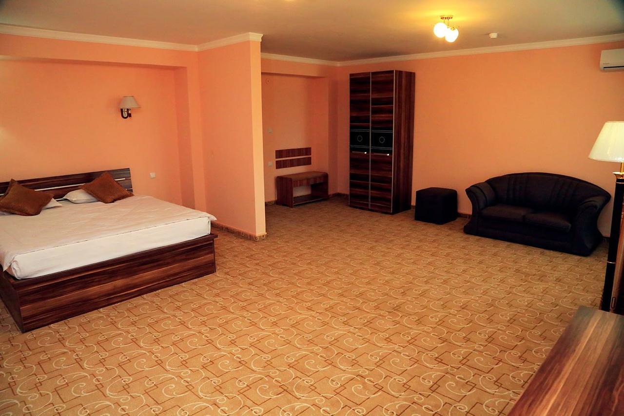 Ziyorat Luxury Hotel Fergana Kültér fotó